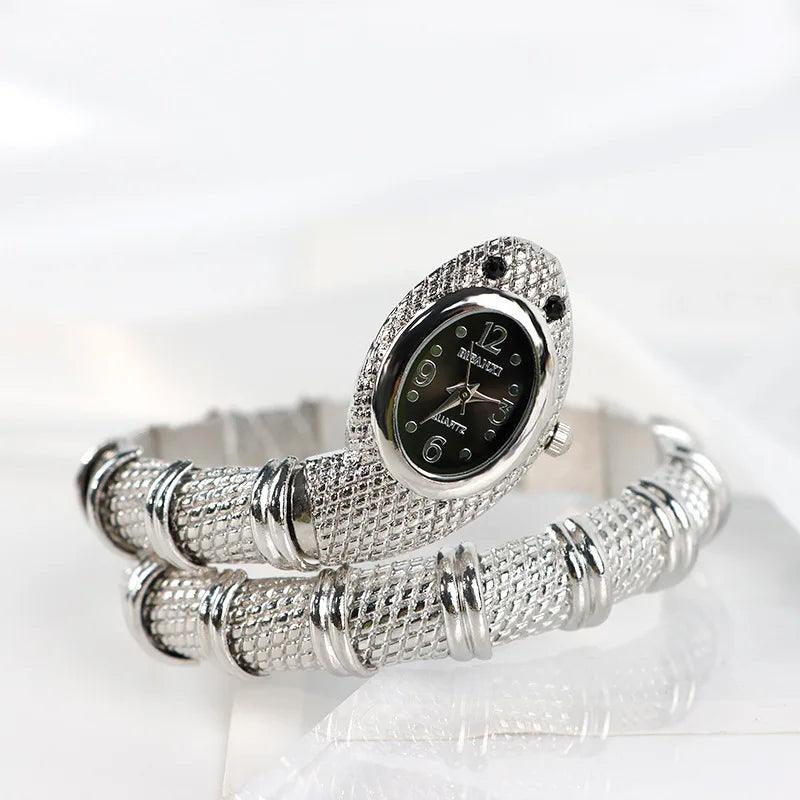 Classic Creative Design Snake Shape Watch for Women. Gold Bracelet Bling bling Diamonds Quartz Ladies Watches