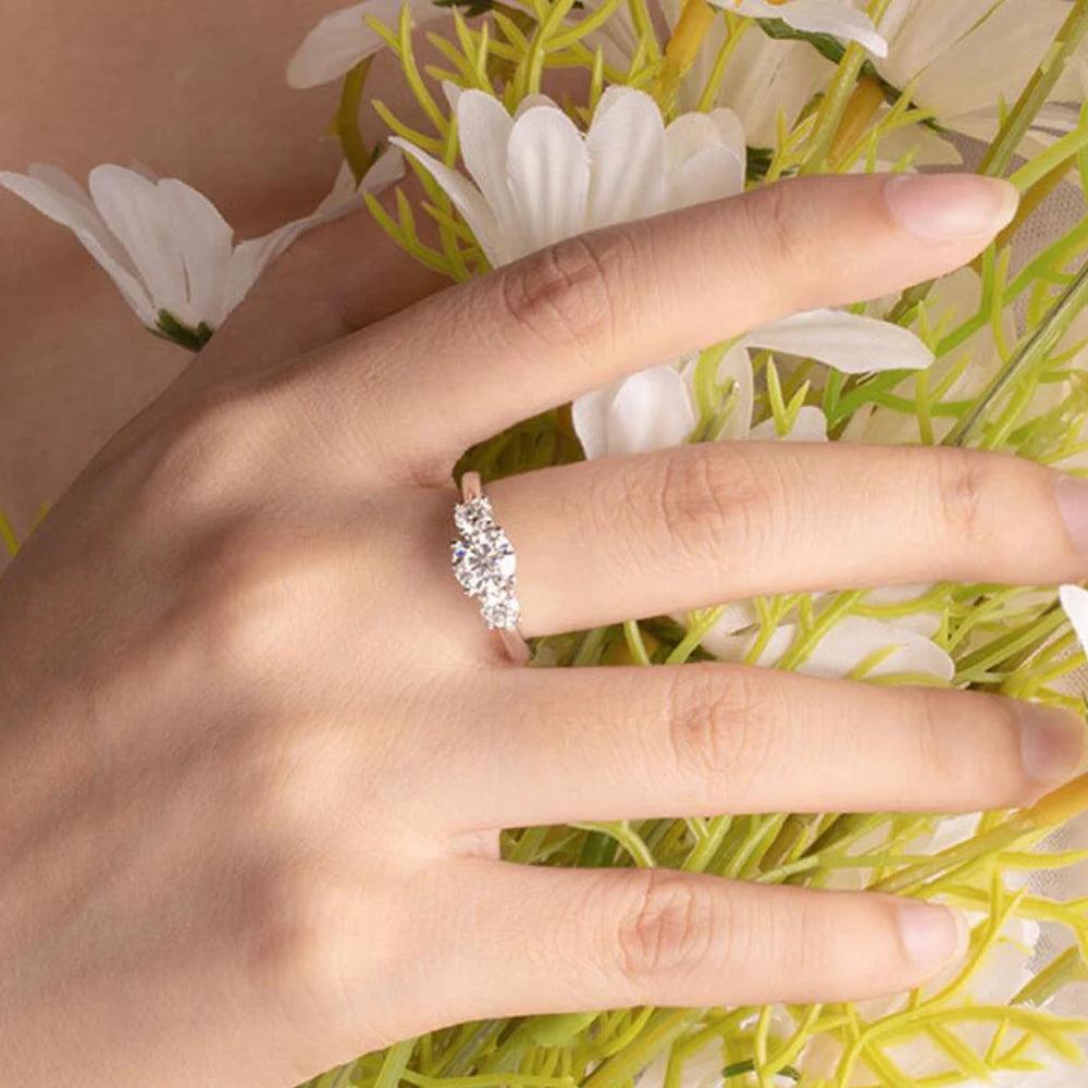 Luxury 3 Stone Round Cut D Colour 4CT Moissanite Diamonds Rings Sterling Silver 18KGP Engagement Wedding Jewellery