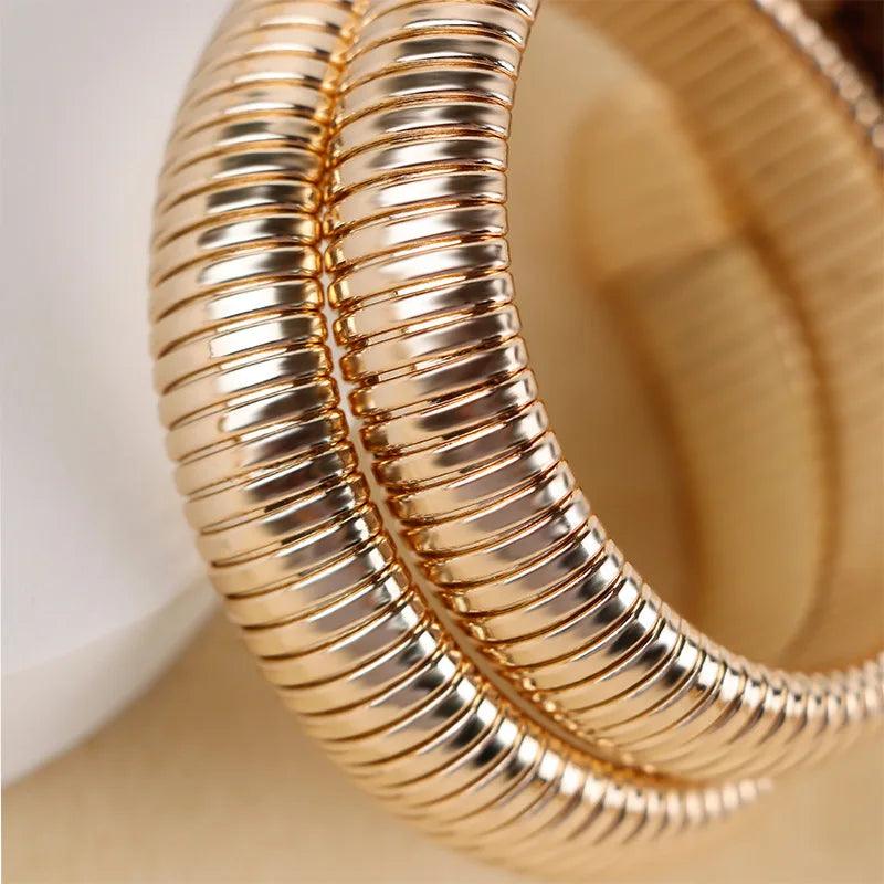 Luxury Gold Quartz Fashion Avantgarde Snake Watches for Women - Winding Bangle Steel Ladies Watches Ideal Gift