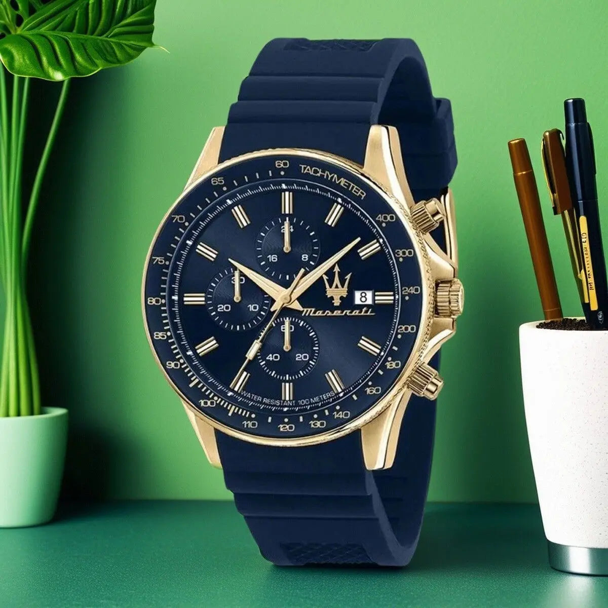 Amazing Gold Maserati Men's Watch Sports Leisure Luxury Europe and America Large Dial Black Silicone StrWatch.