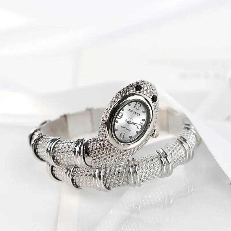 Classic Creative Design Snake Shape Watch for Women. Gold Bracelet Bling bling Diamonds Quartz Ladies Watches