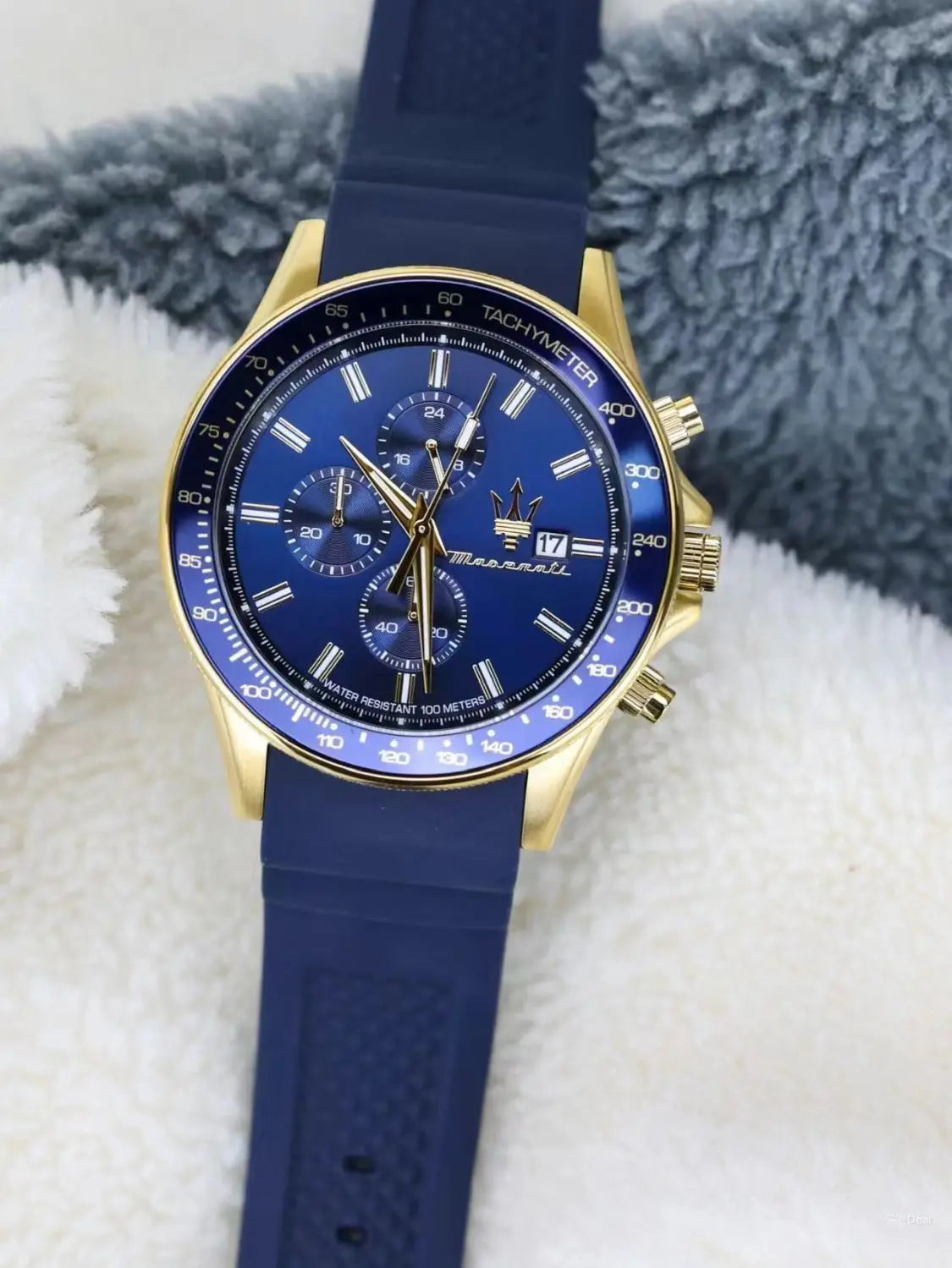 Amazing Gold Maserati Men's Watch Sports Leisure Luxury Europe and America Large Dial Black Silicone StrWatch.