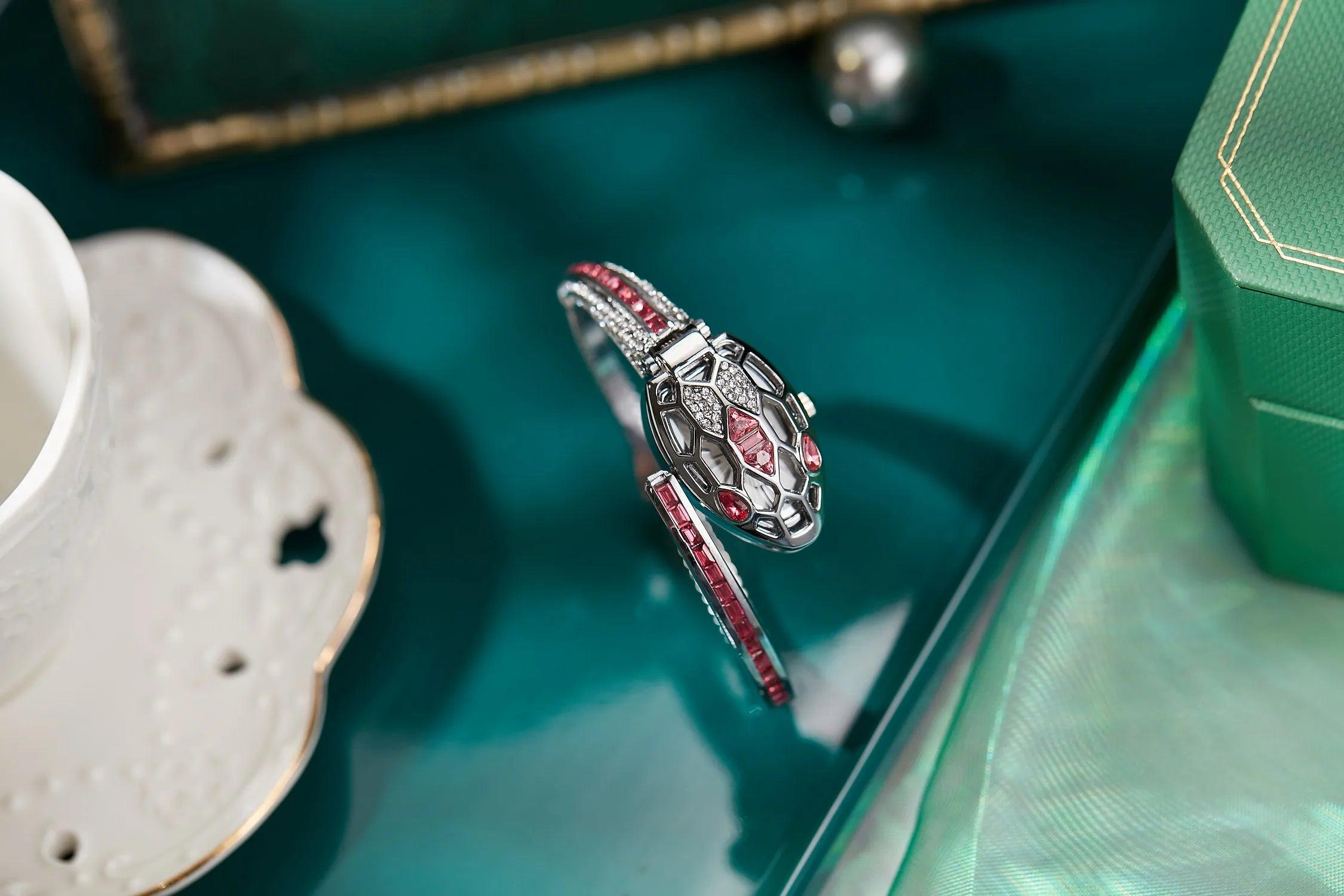 Luxury Snake Design Women's Quartz Bracelet Wrist Watches - Fashion Rhinestone Encrusted New Style Gift