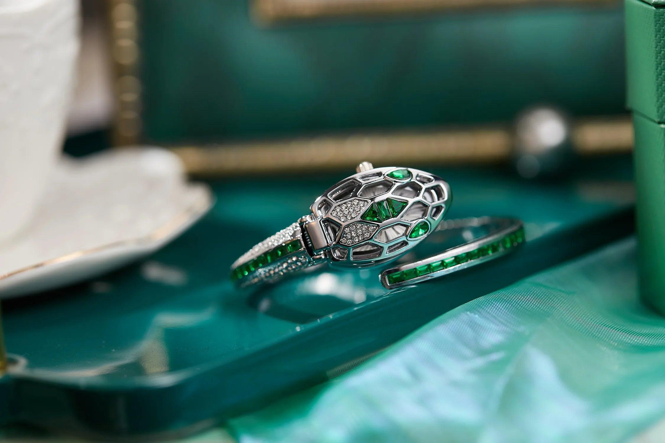 New Arrival Fashion Snake Design Women Bracelet Watches Inlaid with Rhinestones Cuff Bangle Quartz Jewellery Watches