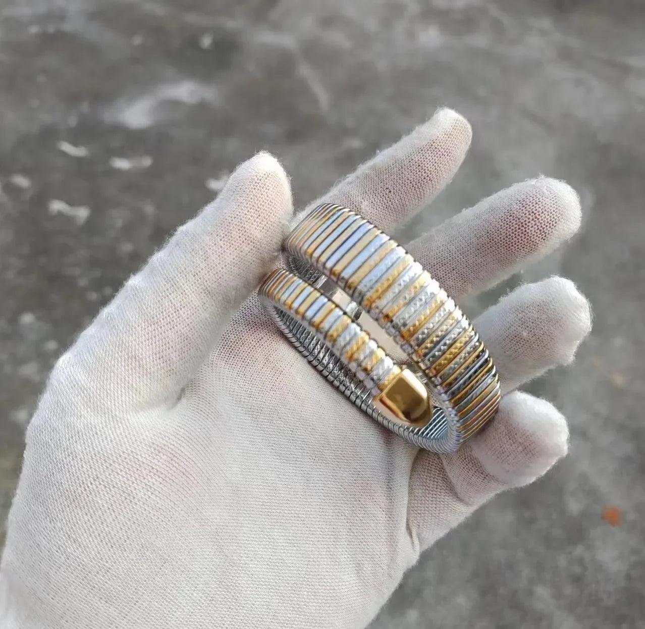 NEW Fashion Top Brand Casual High-End Snake Shape Zircon Diamonds Dress Steel Bracelet Quartz Ladies Watches