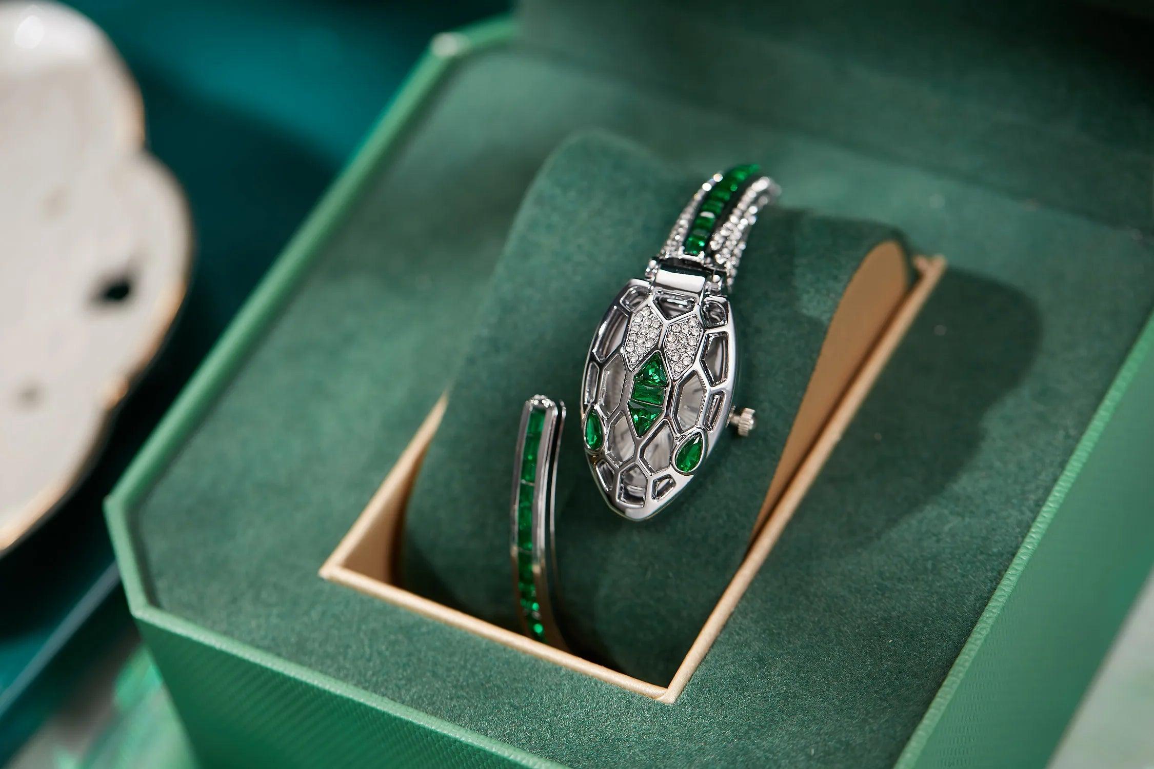 New Arrival Fashion Snake Design Women Bracelet Watches Inlaid with Rhinestones Cuff Bangle Quartz Jewellery Watches