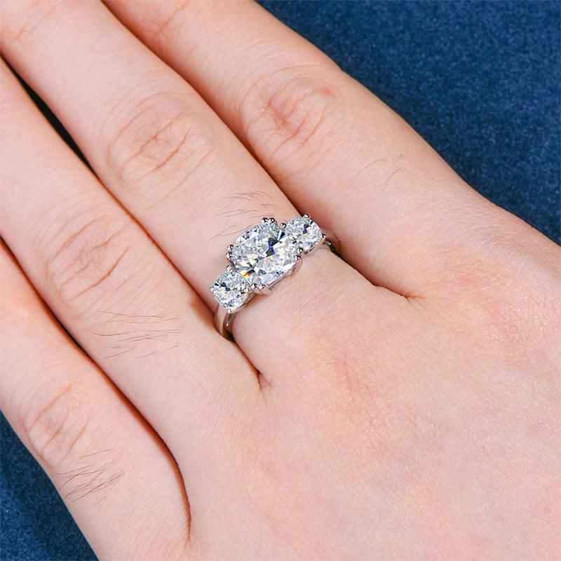 Fabulous Three Stone Round Cushion Cut Moissanite Diamonds Engagement Wedding Rings Silver Sparkling Jewellery