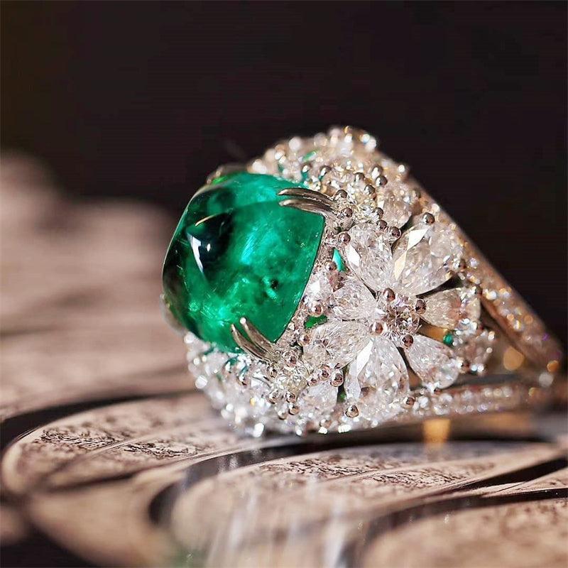 *NEW* Dazzling Green High Quality AAA+ Cubic Zirconia Diamonds Noble Ring - The Jewellery Supermarket