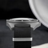 Sweep Seconds Quartz Movement Sapphire Stainless Steel Waterproof Luminous Wristwatch
